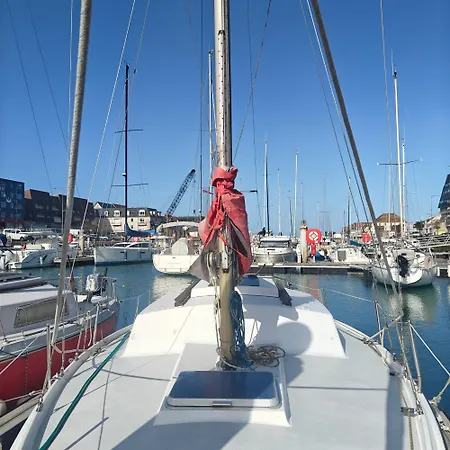 Escapade A Deux Sur Un Voilier A Sur Courseulles-sur-Mer
