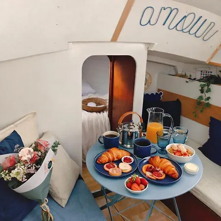 Botel Escapade A Deux Sur Un Voilier A Sur Courseulles-sur-Mer